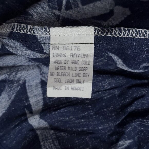 Paradise Found Shirt Mens Size XL Short Sleeve Hawaiian Floral Rayon Blue NWT - Picture 6 of 6